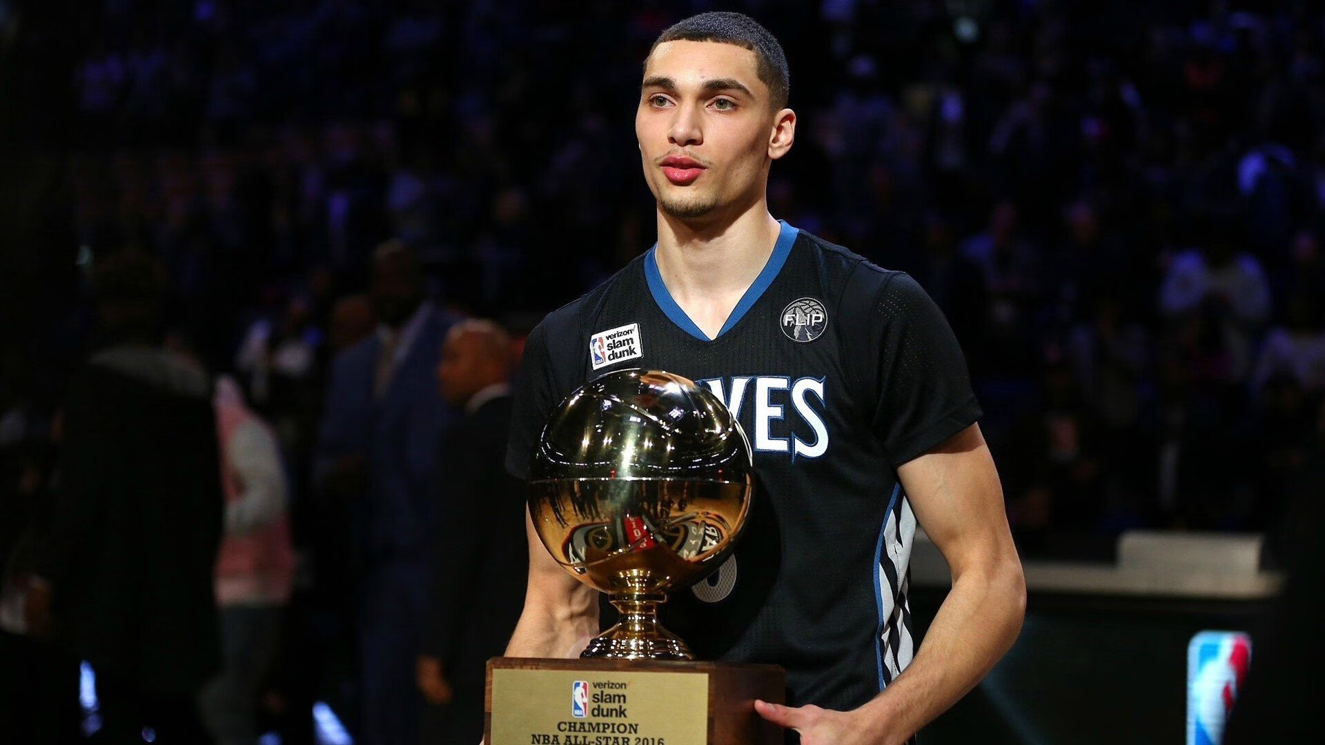 火箭训练氛围高涨球员相互加油打气,火箭队训练